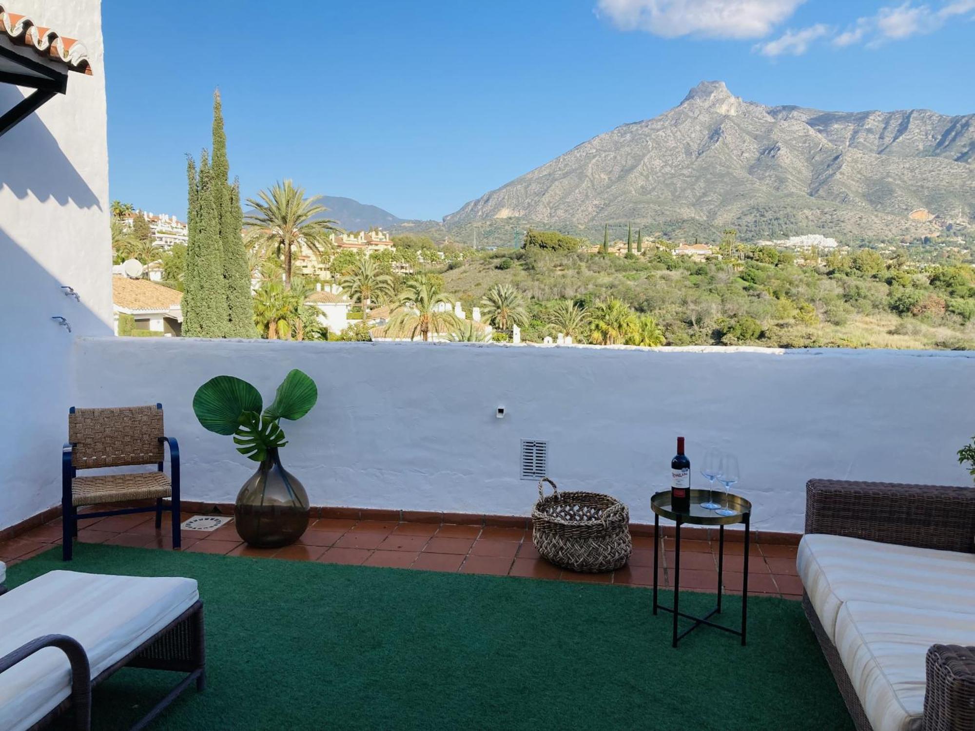 Las Lomas - Pool, Terrace & View มาร์เบยา ภายนอก รูปภาพ